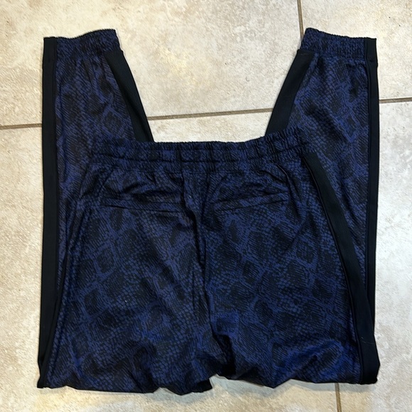 Athleta Brooklyn Joggers Pants Blue Snake 2 - Picture 7 of 8
